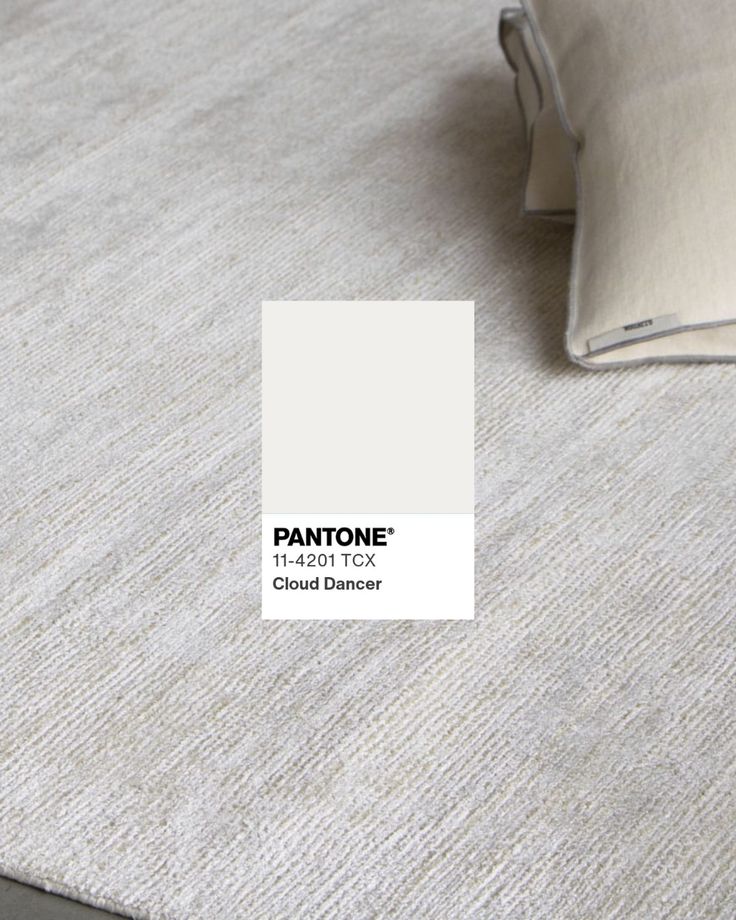 Cloud Dancer é poesia no nome  e presença poderosa nos projetos